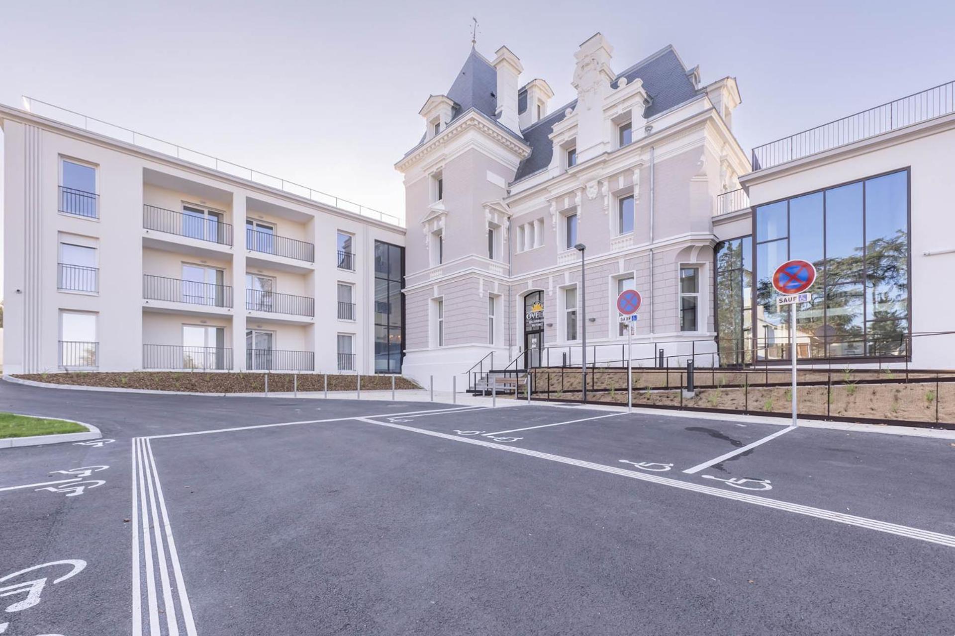 Ovelia Andrezieux-Boutheon - Les Demeures Du Forez Extérieur photo